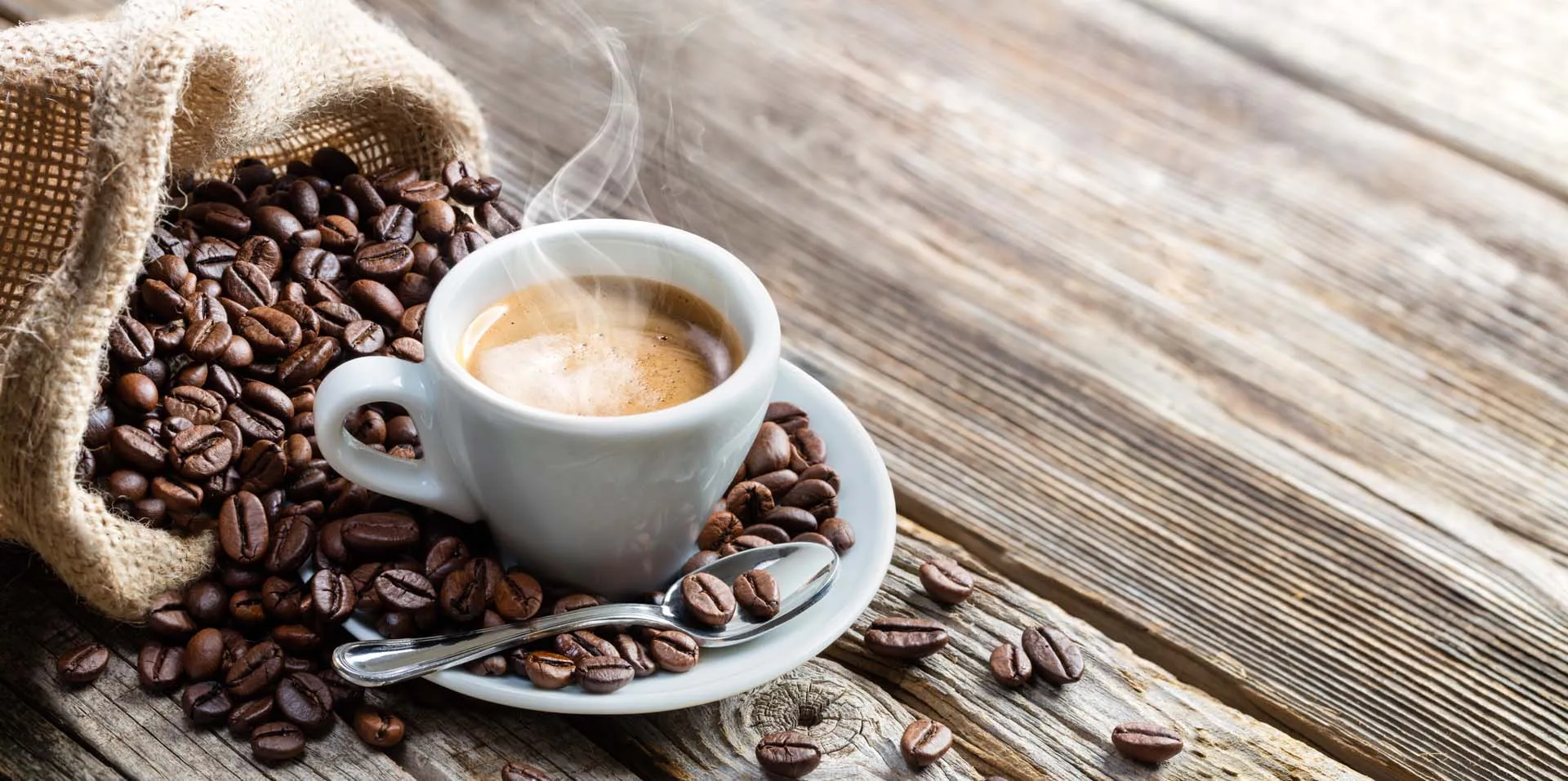 Imagen destacada de Café y creatividad: cómo el café de especialidad potencia la concentración y la inspiración artística